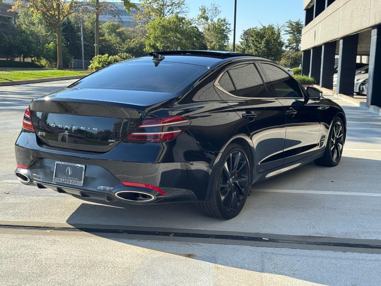 Genesis G70 Vehicle Full-screen Gallery Image 5