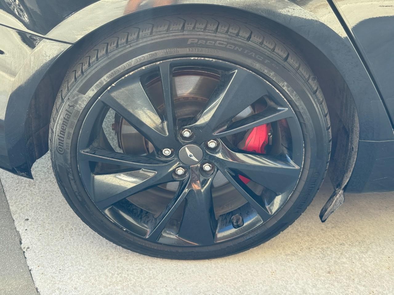 Genesis G70 Vehicle Full-screen Gallery Image 6