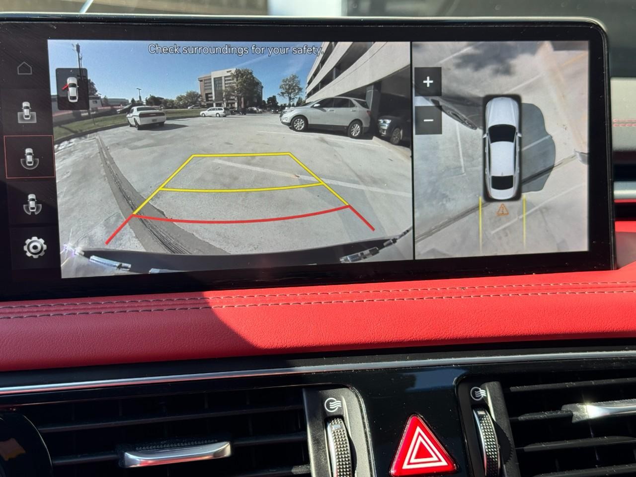 Genesis G70 Vehicle Full-screen Gallery Image 24