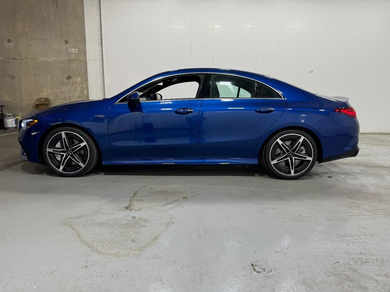 Mercedes-Benz CLA Vehicle Full-screen Gallery Image 2