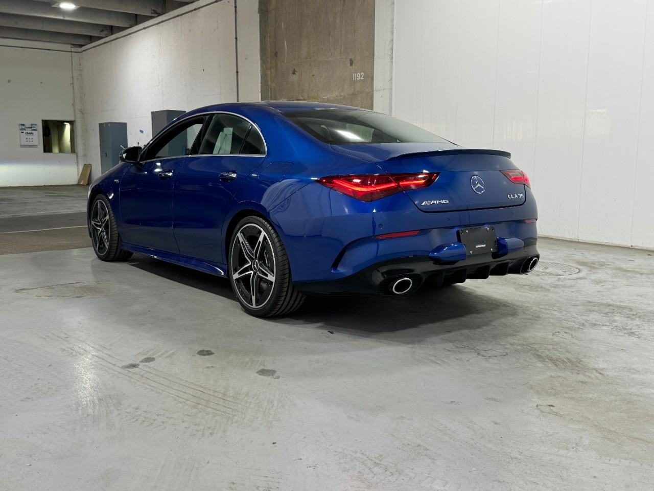 Mercedes-Benz CLA Vehicle Full-screen Gallery Image 3