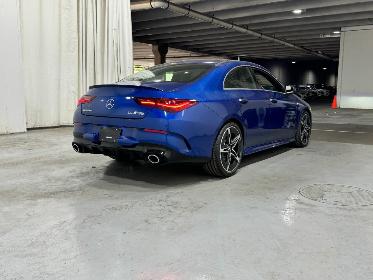 Mercedes-Benz CLA Vehicle Full-screen Gallery Image 4