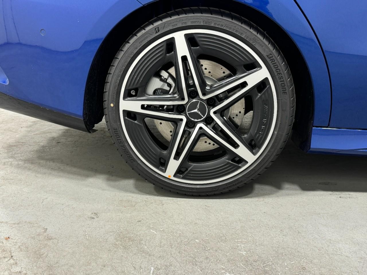 Mercedes-Benz CLA Vehicle Full-screen Gallery Image 5