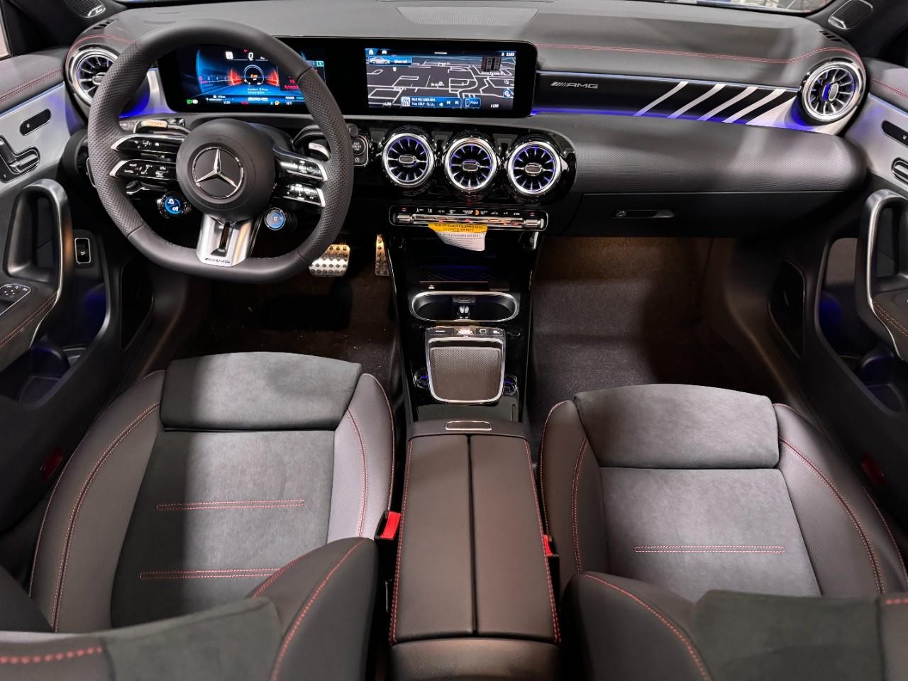 Mercedes-Benz CLA Vehicle Full-screen Gallery Image 12