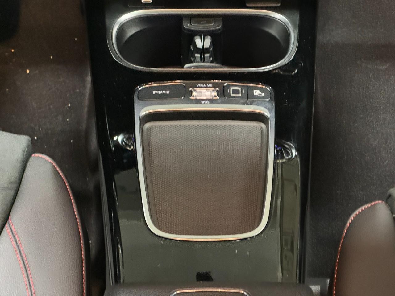 Mercedes-Benz CLA Vehicle Full-screen Gallery Image 16