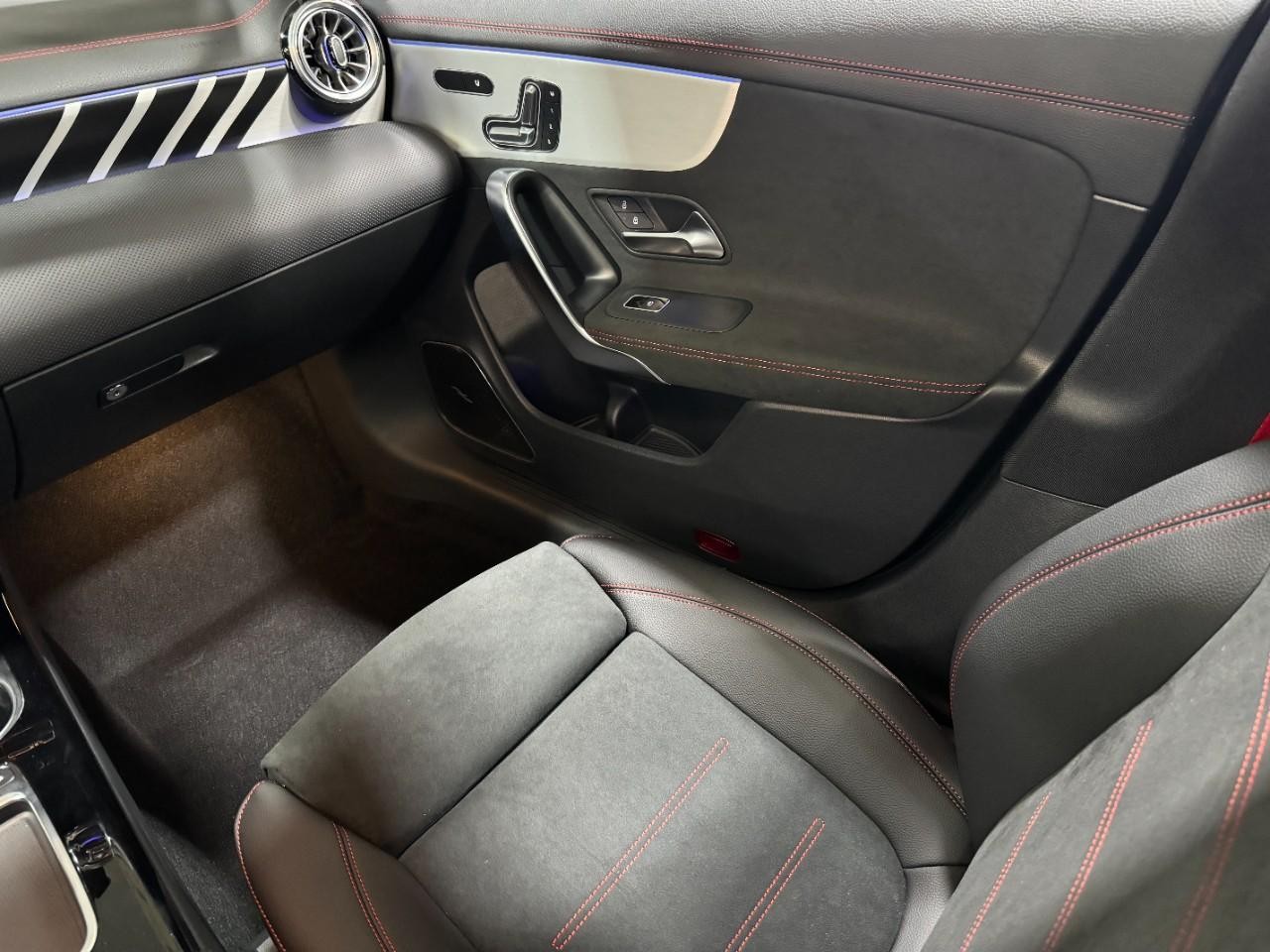 Mercedes-Benz CLA Vehicle Full-screen Gallery Image 17