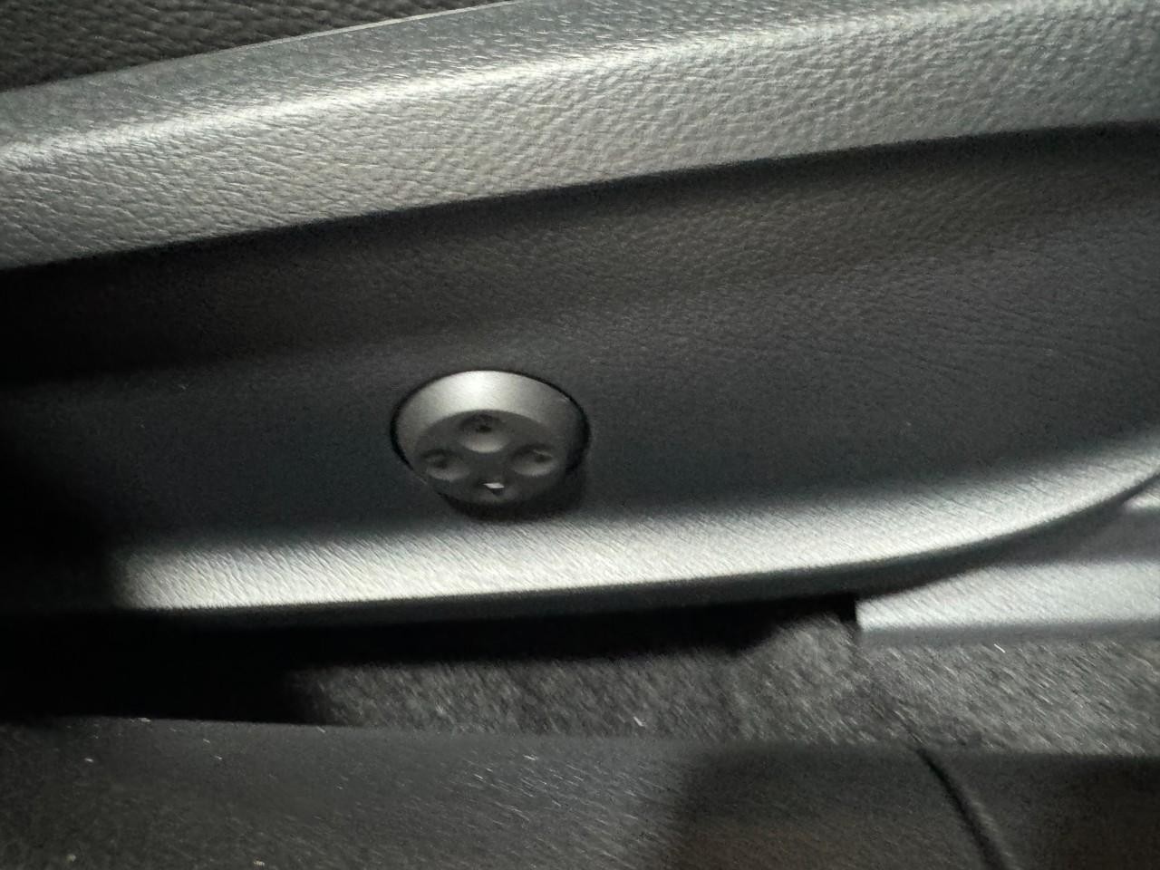 Mercedes-Benz CLA Vehicle Full-screen Gallery Image 20