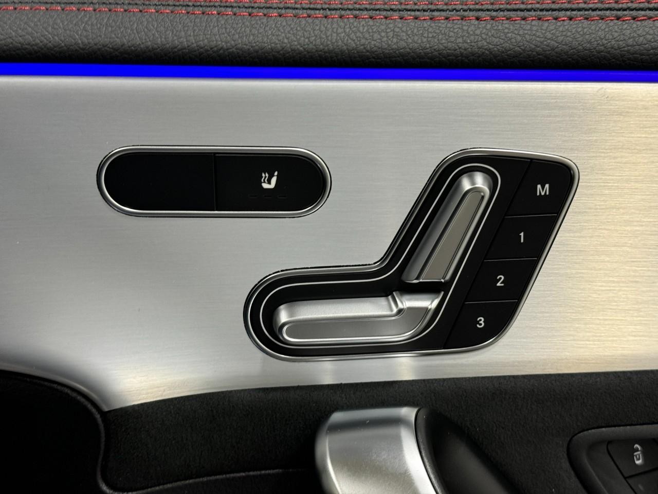 Mercedes-Benz CLA Vehicle Full-screen Gallery Image 21