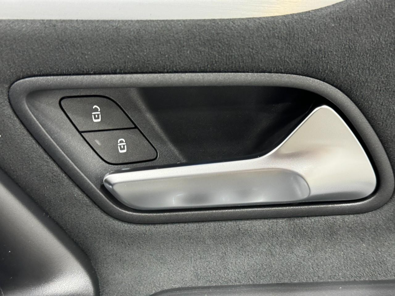 Mercedes-Benz CLA Vehicle Full-screen Gallery Image 22