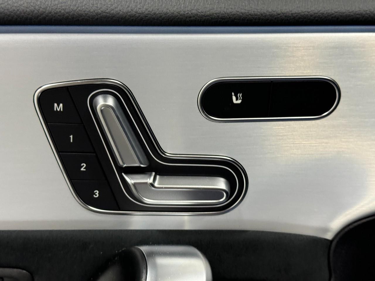 Mercedes-Benz CLA Vehicle Full-screen Gallery Image 24