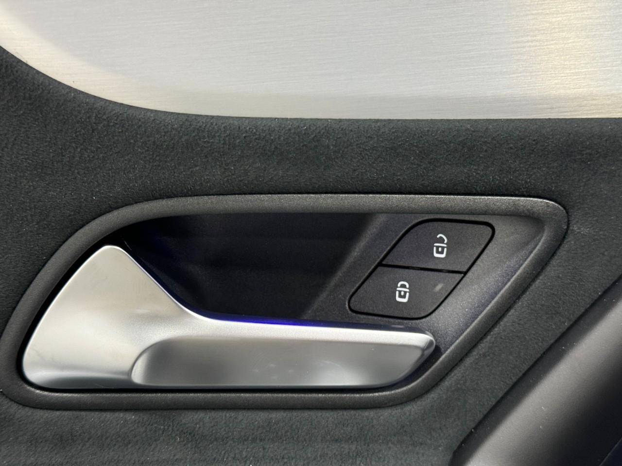 Mercedes-Benz CLA Vehicle Full-screen Gallery Image 25