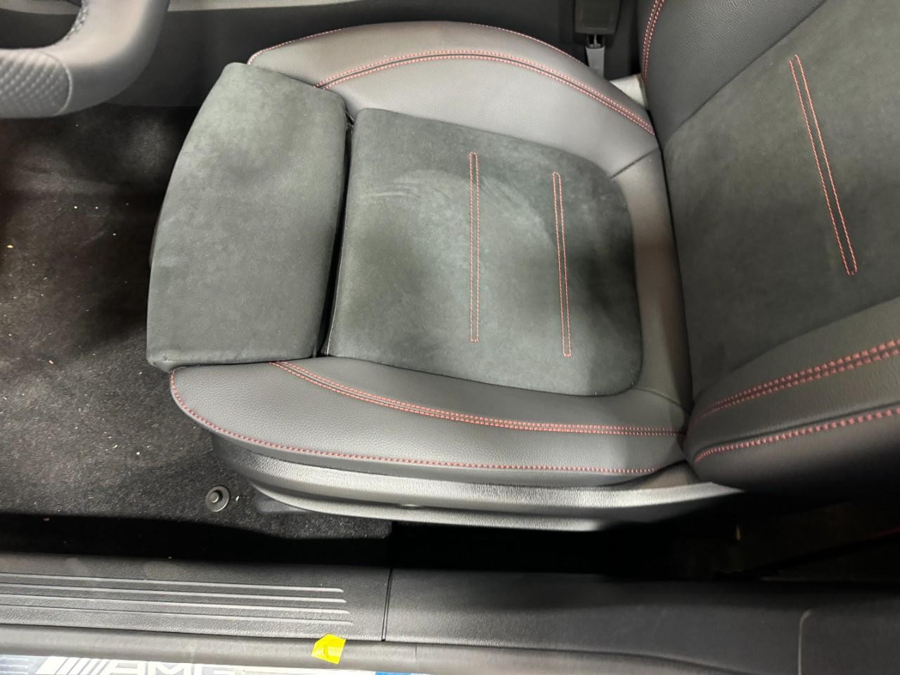 Mercedes-Benz CLA Vehicle Full-screen Gallery Image 29