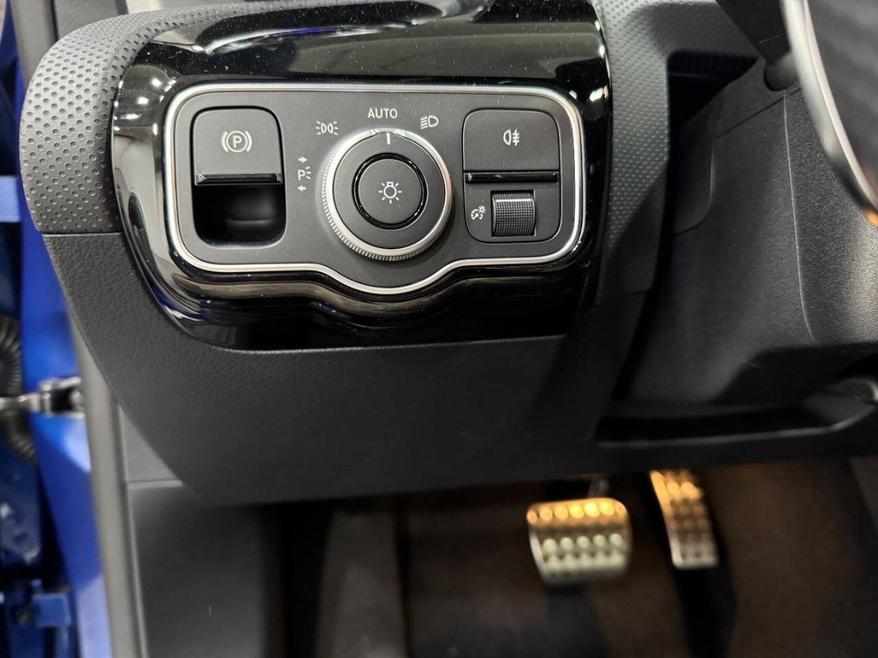 Mercedes-Benz CLA Vehicle Full-screen Gallery Image 30