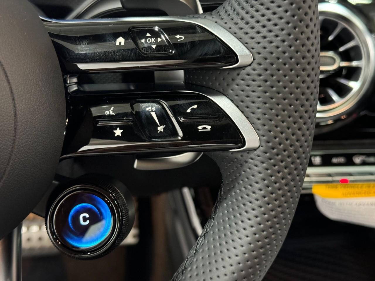 Mercedes-Benz CLA Vehicle Full-screen Gallery Image 32