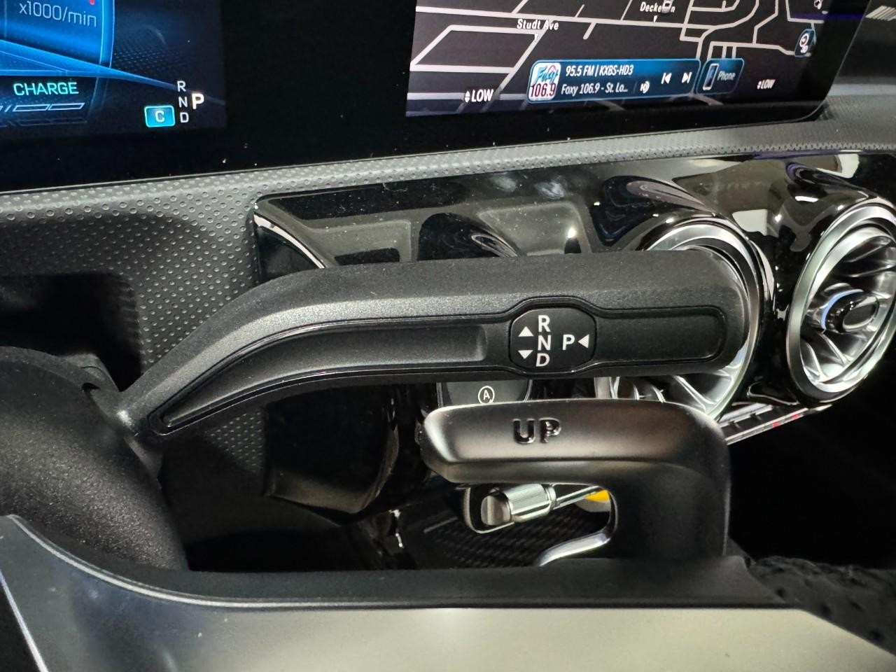 Mercedes-Benz CLA Vehicle Full-screen Gallery Image 34