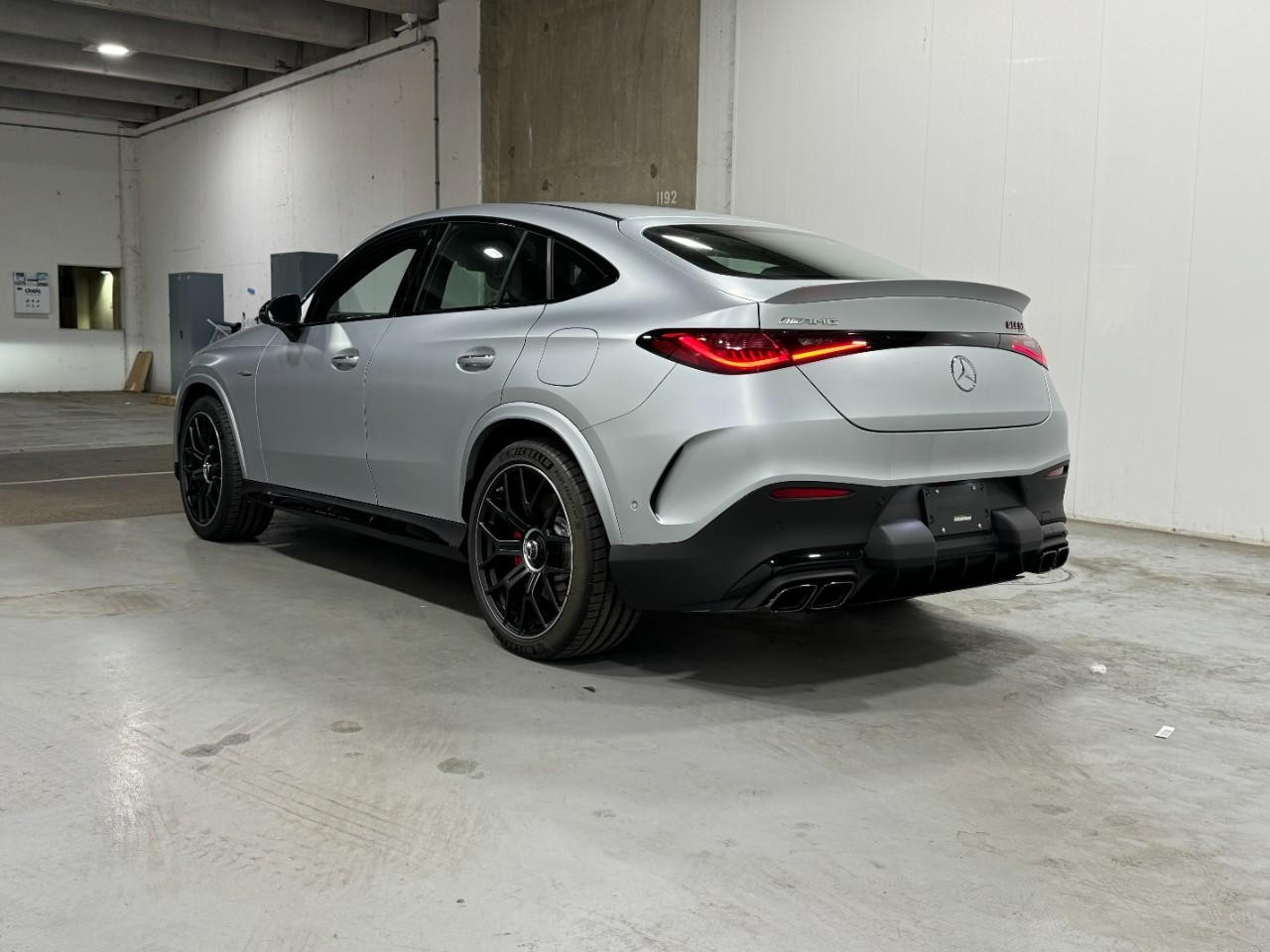 Mercedes-Benz GLC Vehicle Full-screen Gallery Image 3