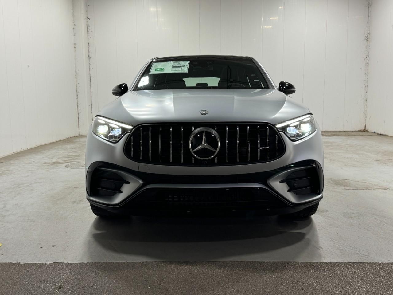 Mercedes-Benz GLC Vehicle Full-screen Gallery Image 7