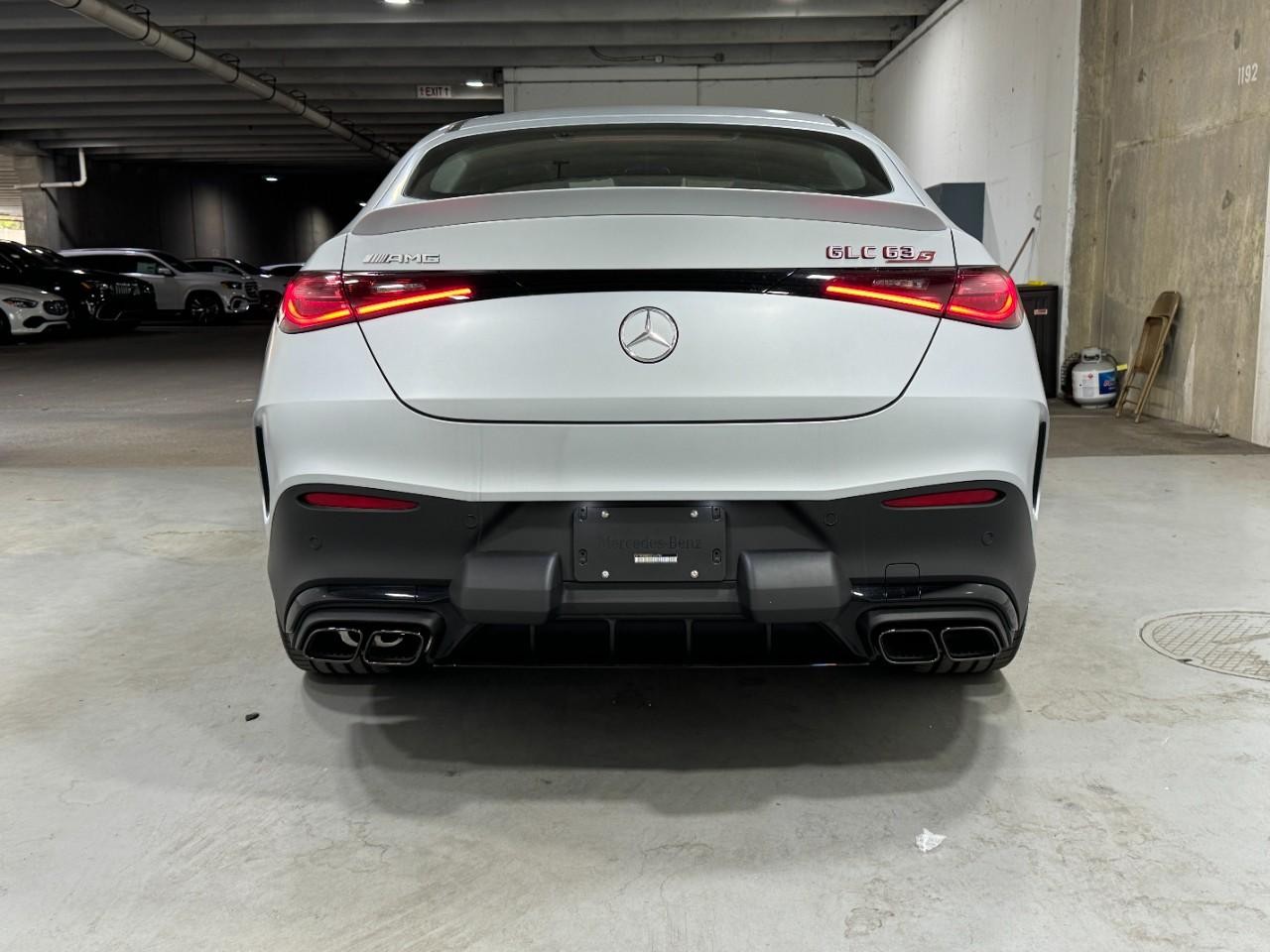 Mercedes-Benz GLC Vehicle Full-screen Gallery Image 9