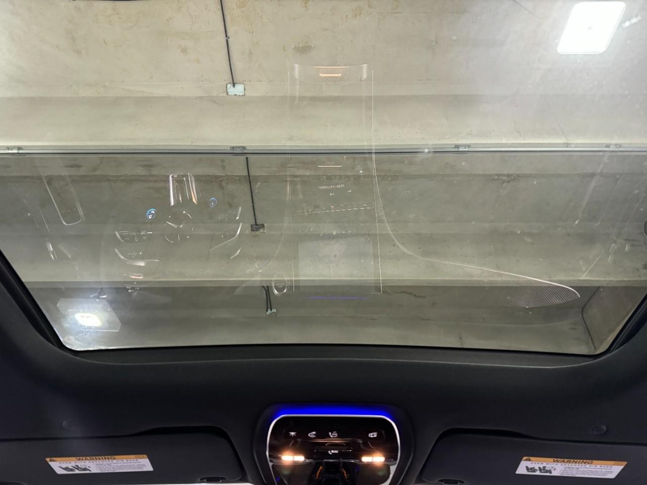 Mercedes-Benz GLC Vehicle Full-screen Gallery Image 11