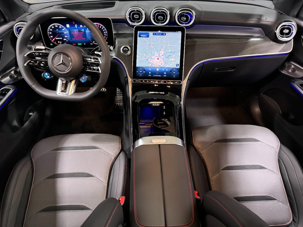 Mercedes-Benz GLC Vehicle Full-screen Gallery Image 12