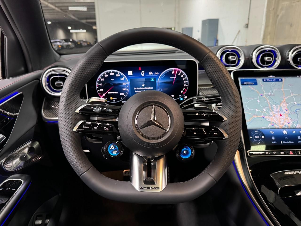 Mercedes-Benz GLC Vehicle Full-screen Gallery Image 13