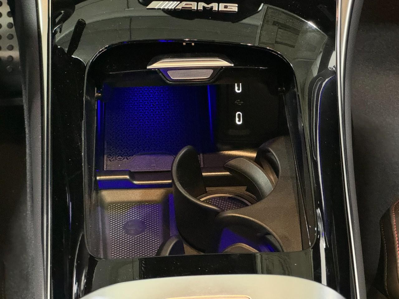 Mercedes-Benz GLC Vehicle Full-screen Gallery Image 15