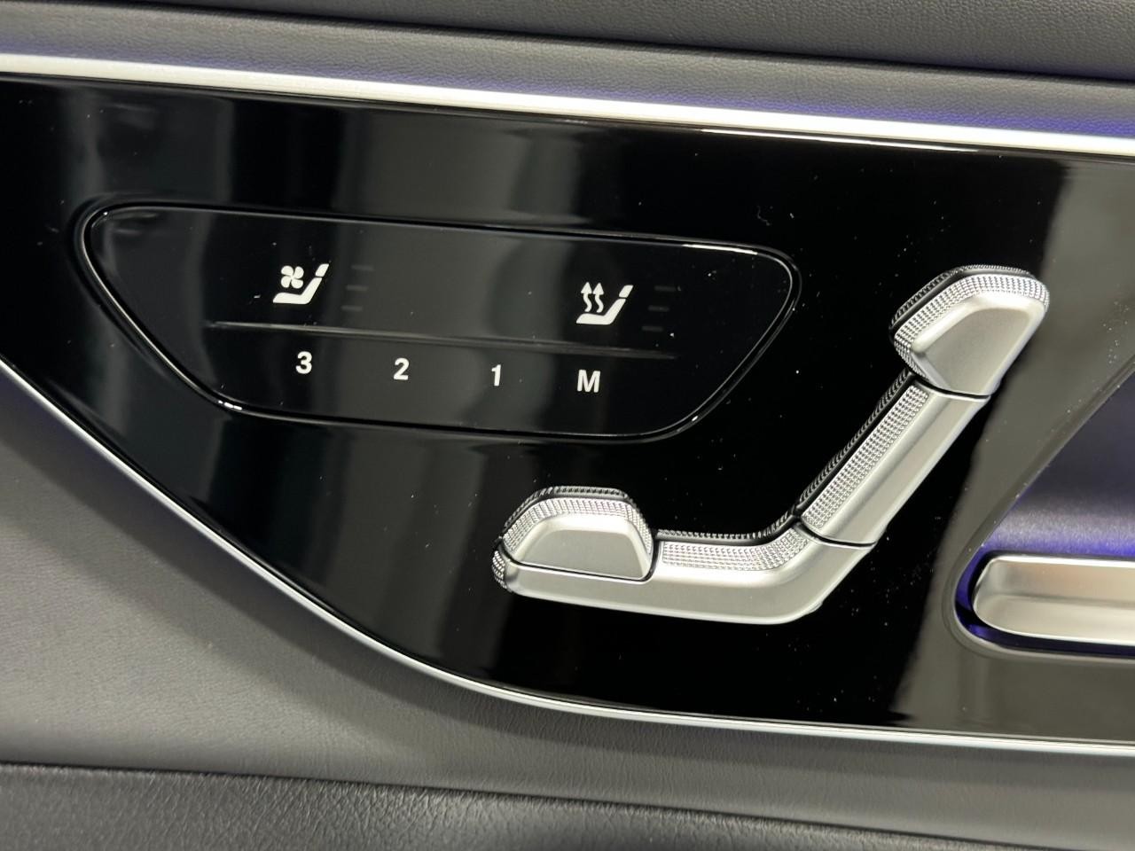 Mercedes-Benz GLC Vehicle Full-screen Gallery Image 20