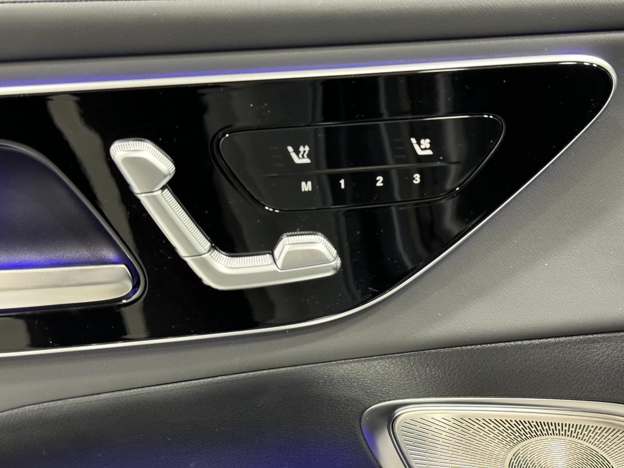 Mercedes-Benz GLC Vehicle Full-screen Gallery Image 23