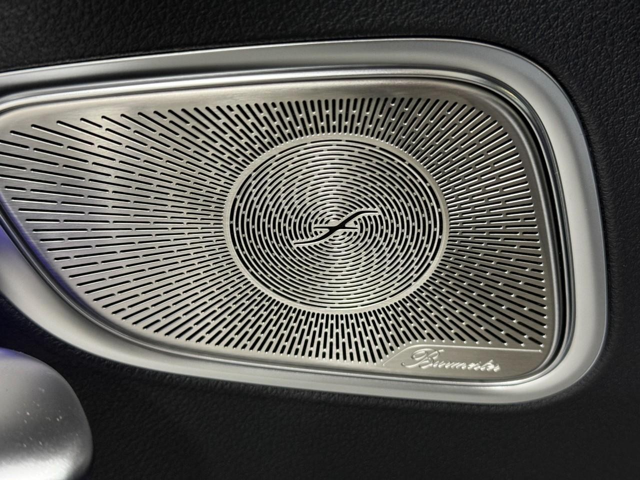 Mercedes-Benz GLC Vehicle Full-screen Gallery Image 26