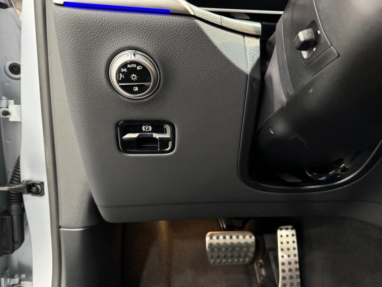 Mercedes-Benz GLC Vehicle Full-screen Gallery Image 31