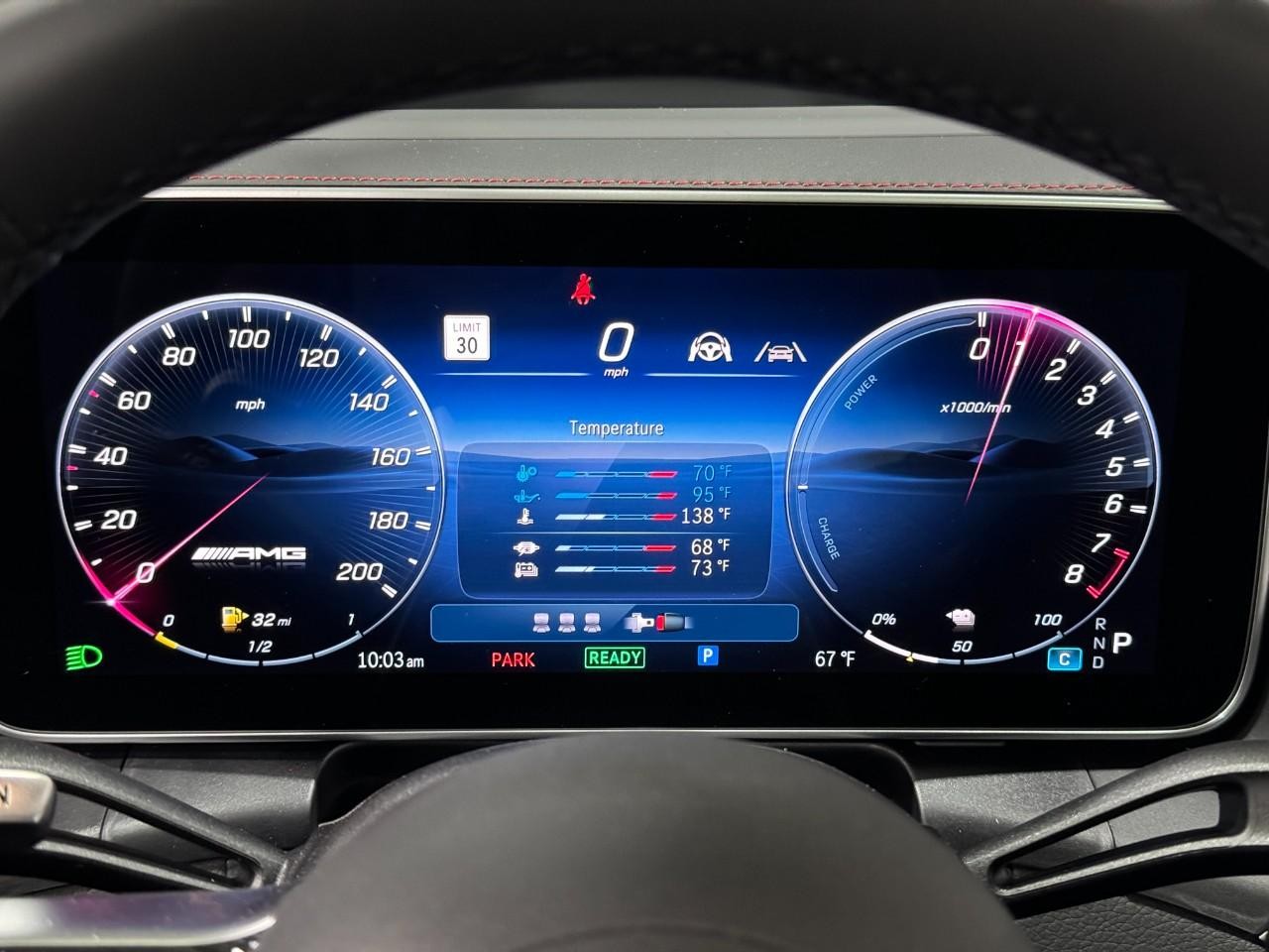 Mercedes-Benz GLC Vehicle Full-screen Gallery Image 34