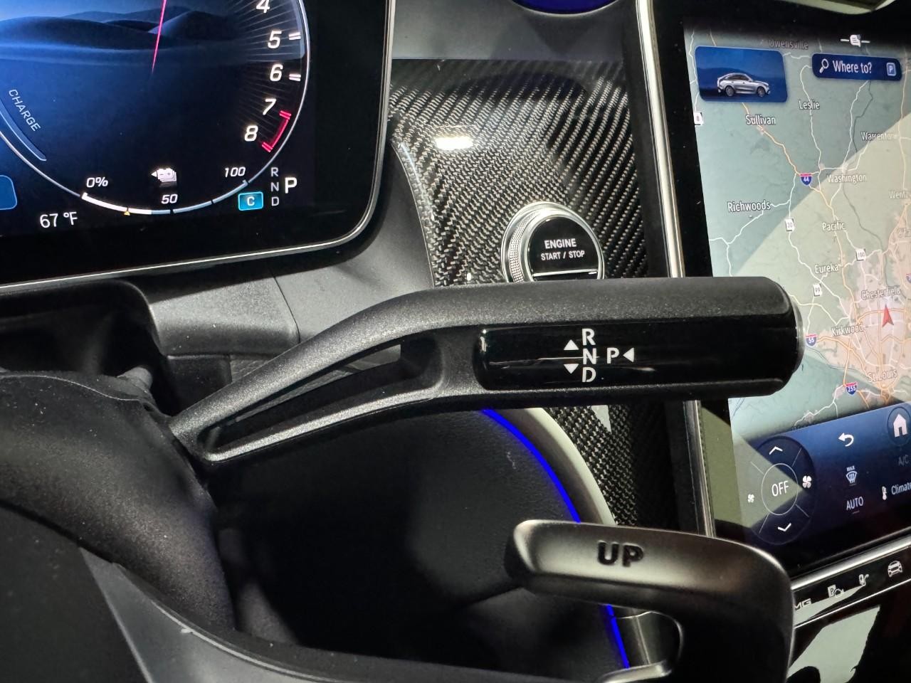 Mercedes-Benz GLC Vehicle Full-screen Gallery Image 35