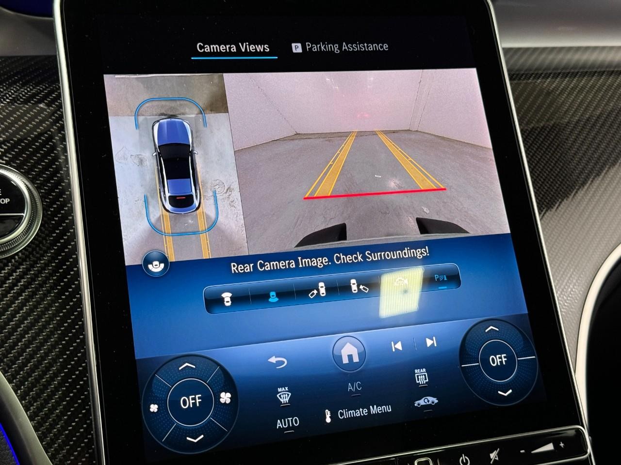 Mercedes-Benz GLC Vehicle Full-screen Gallery Image 36