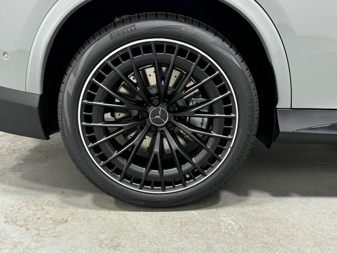 Mercedes-Benz GLC Vehicle Full-screen Gallery Image 5