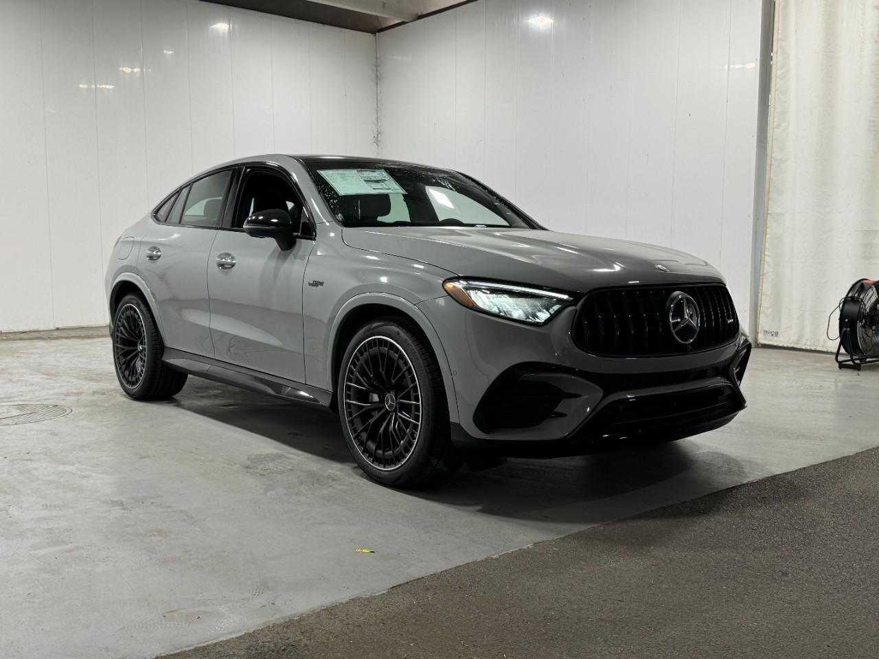 Mercedes-Benz GLC Vehicle Full-screen Gallery Image 6