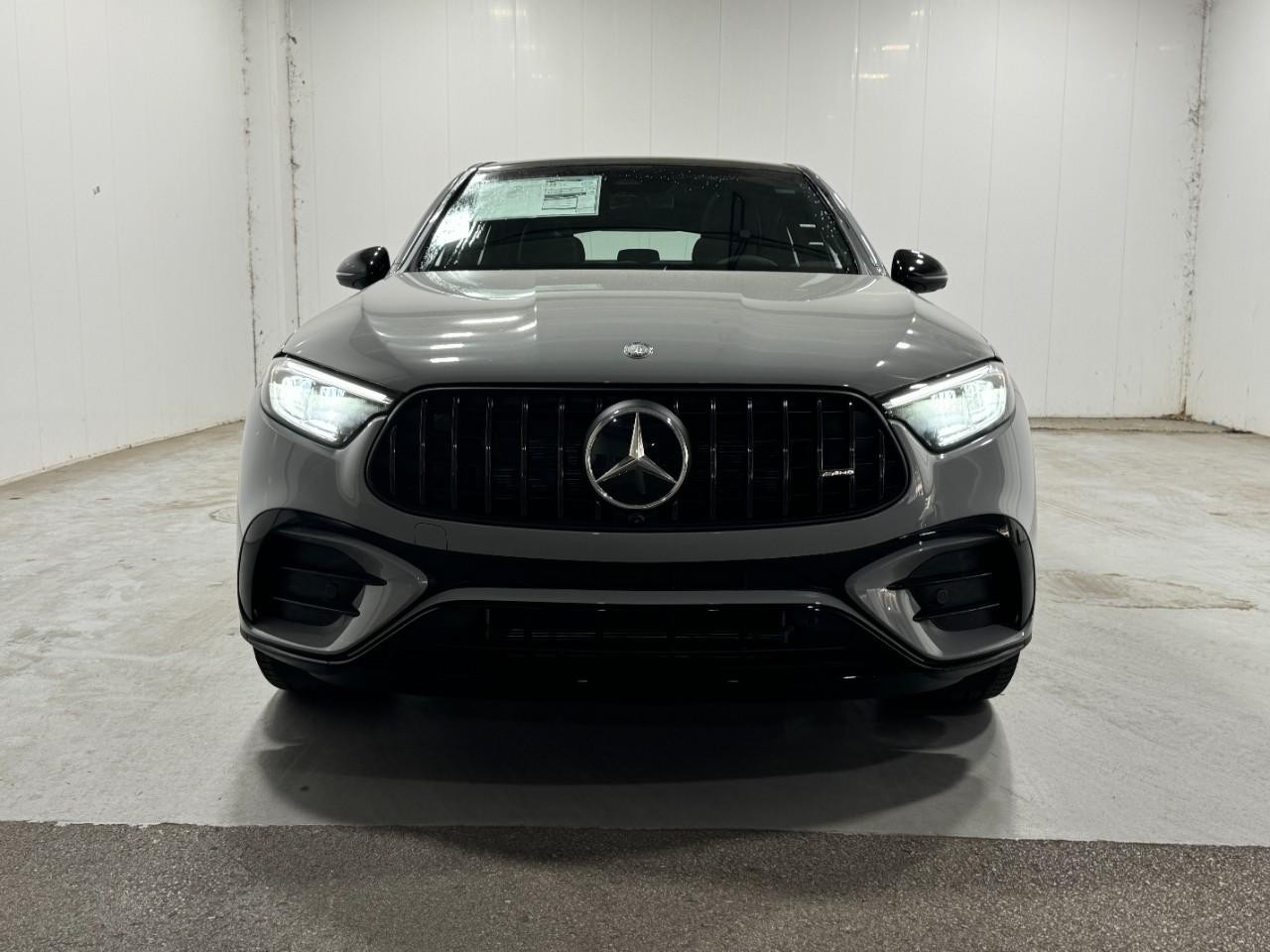 Mercedes-Benz GLC Vehicle Full-screen Gallery Image 7