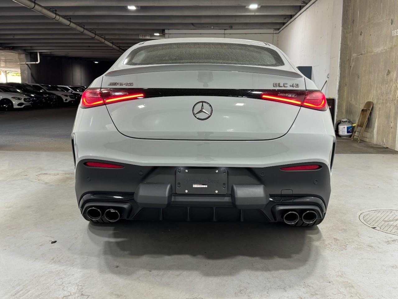 Mercedes-Benz GLC Vehicle Full-screen Gallery Image 9