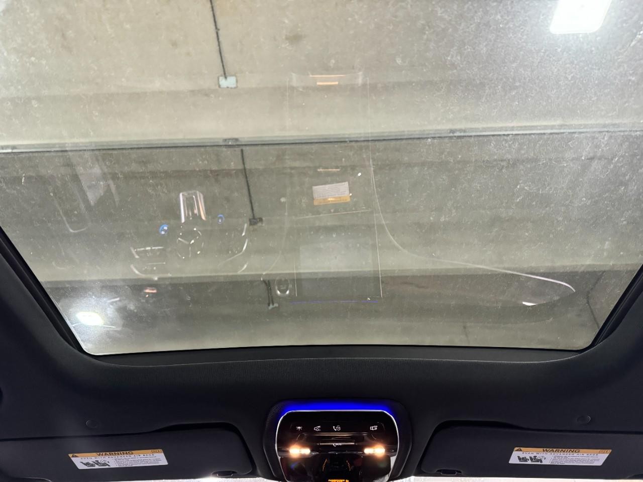 Mercedes-Benz GLC Vehicle Full-screen Gallery Image 11