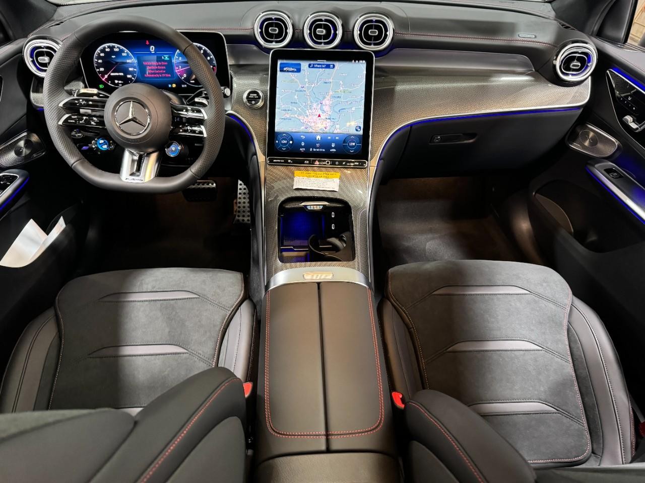 Mercedes-Benz GLC Vehicle Full-screen Gallery Image 12