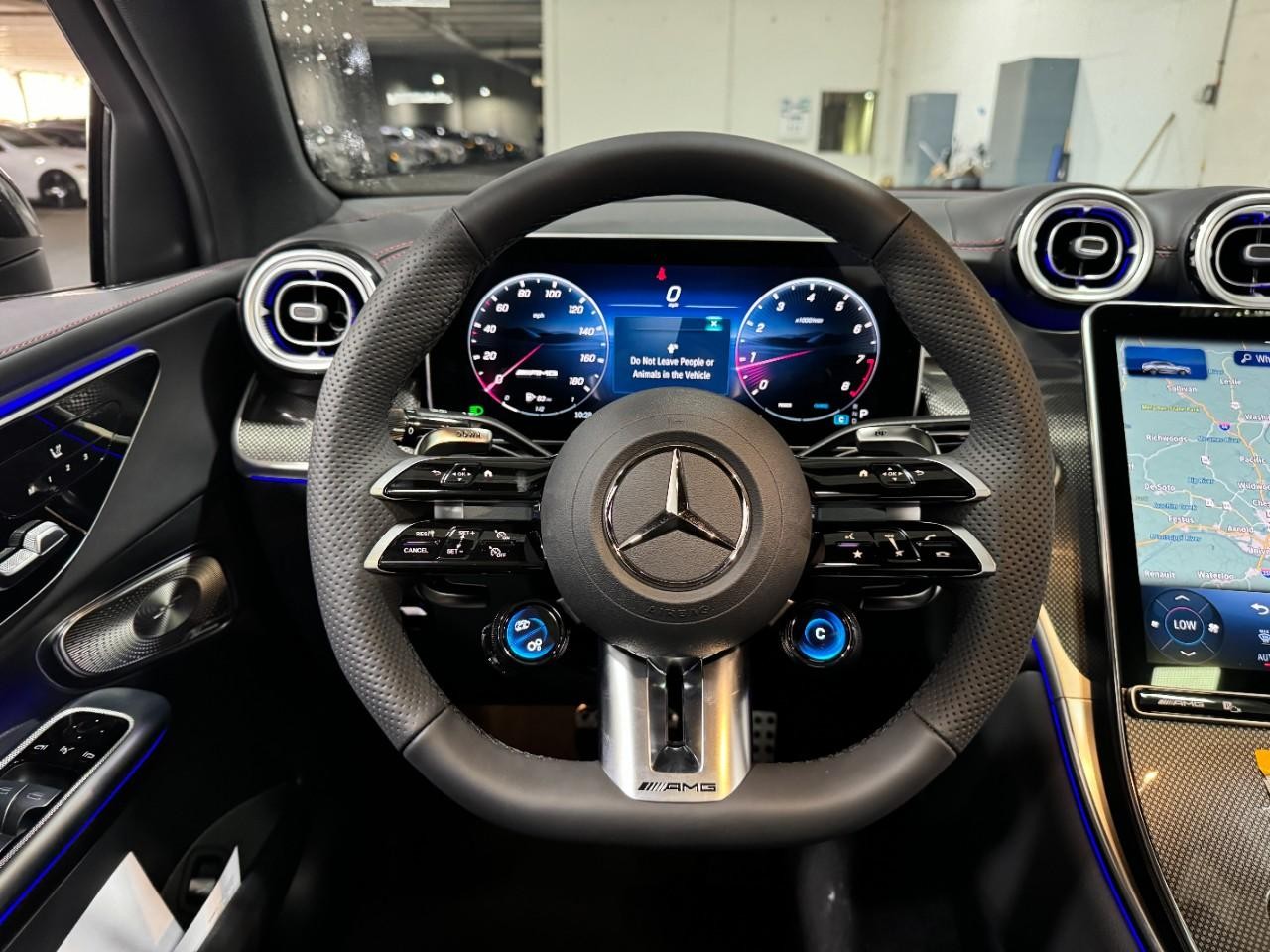 Mercedes-Benz GLC Vehicle Full-screen Gallery Image 13