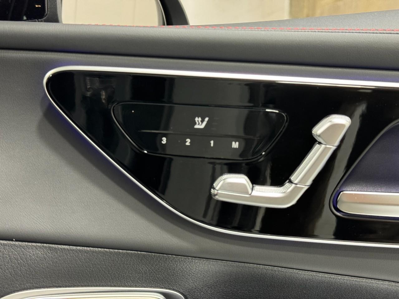 Mercedes-Benz GLC Vehicle Full-screen Gallery Image 20