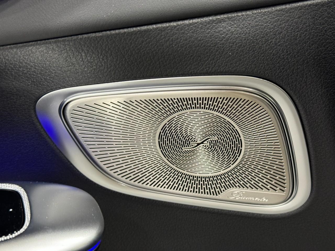 Mercedes-Benz GLC Vehicle Full-screen Gallery Image 26