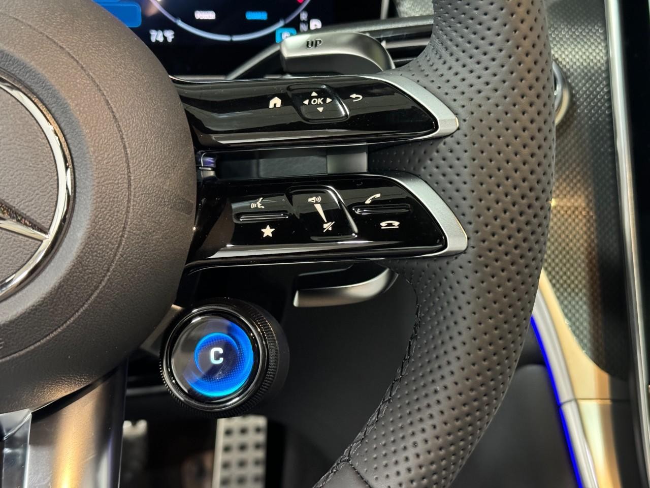 Mercedes-Benz GLC Vehicle Full-screen Gallery Image 33