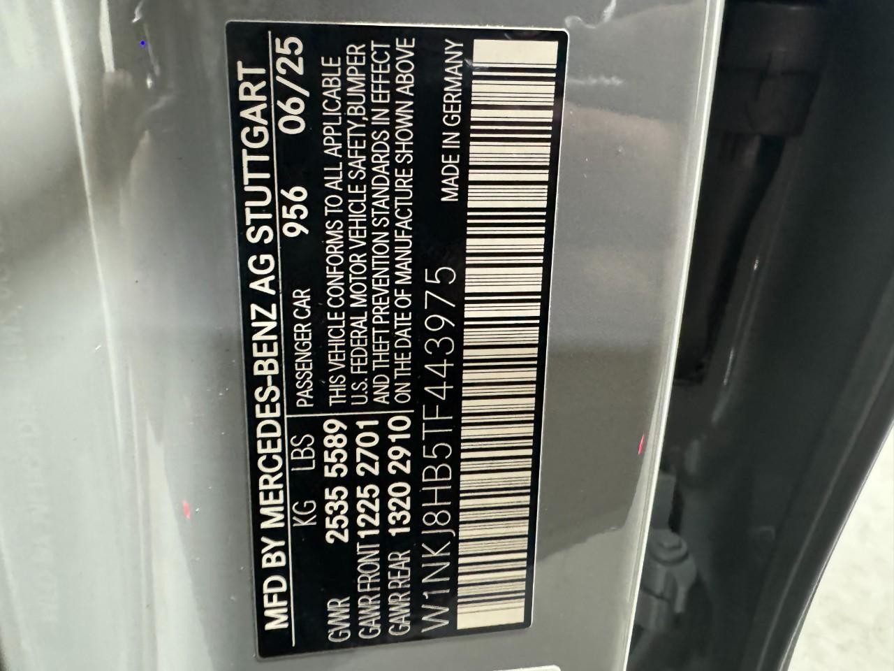 Mercedes-Benz GLC Vehicle Full-screen Gallery Image 37