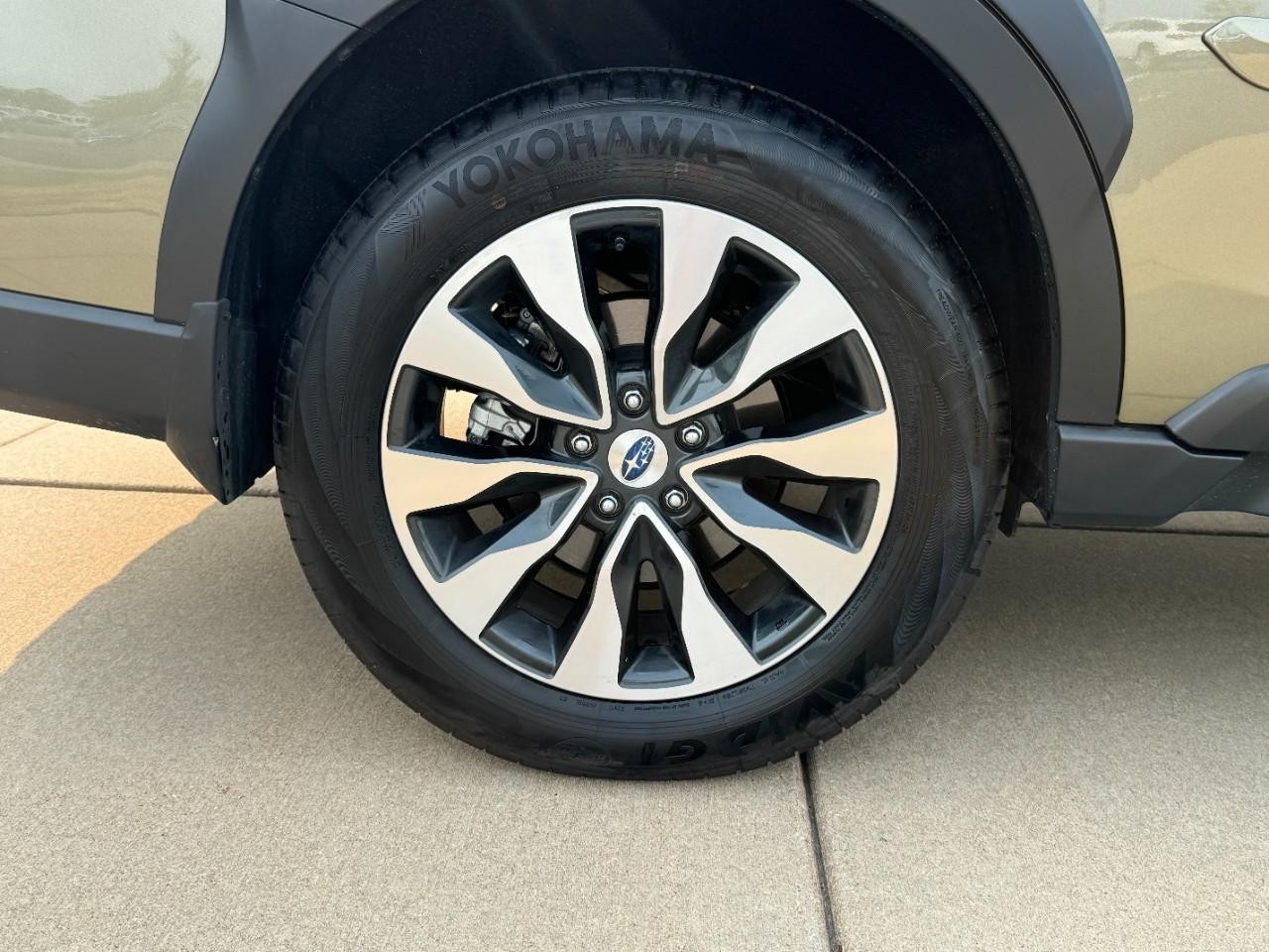 Subaru Outback Vehicle Full-screen Gallery Image 5