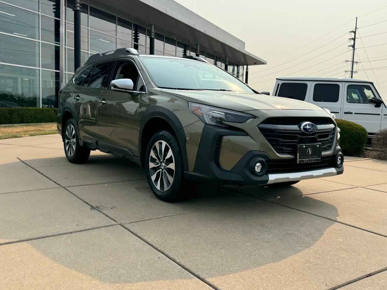 Subaru Outback Vehicle Full-screen Gallery Image 6