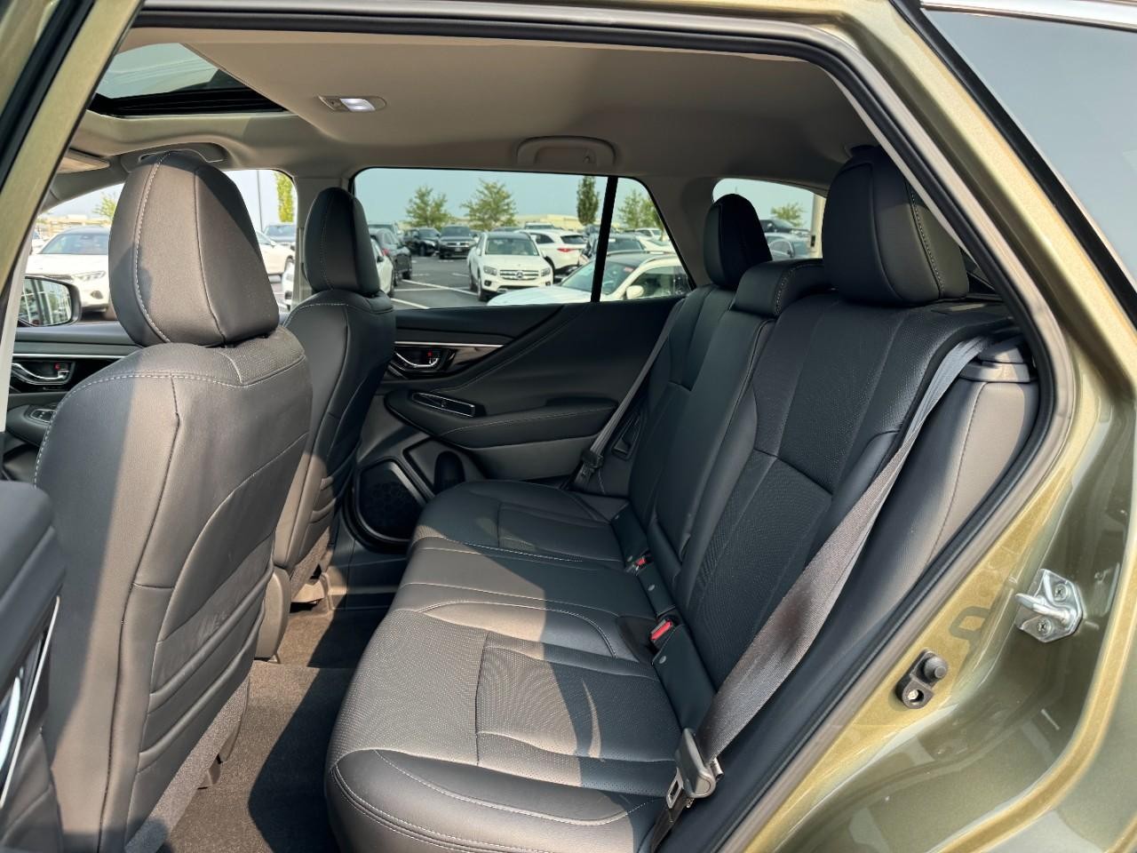 Subaru Outback Vehicle Full-screen Gallery Image 8