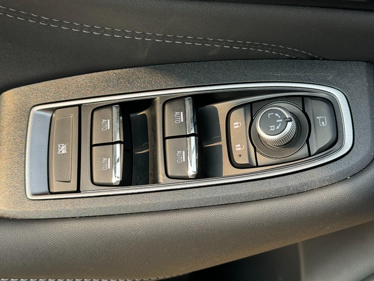 Subaru Outback Vehicle Full-screen Gallery Image 23