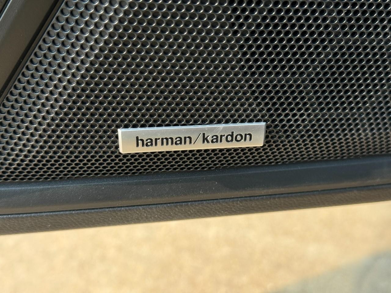 Subaru Outback Vehicle Full-screen Gallery Image 24