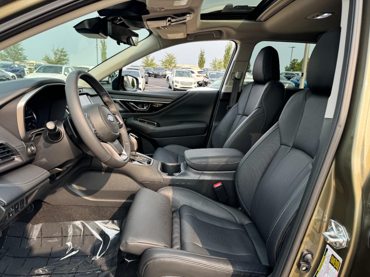 Subaru Outback Vehicle Full-screen Gallery Image 25